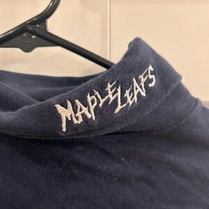 Men’s Size Medium Vintage Toronto Maple Leafs Turtlene Long-sleeve-GoodCondition